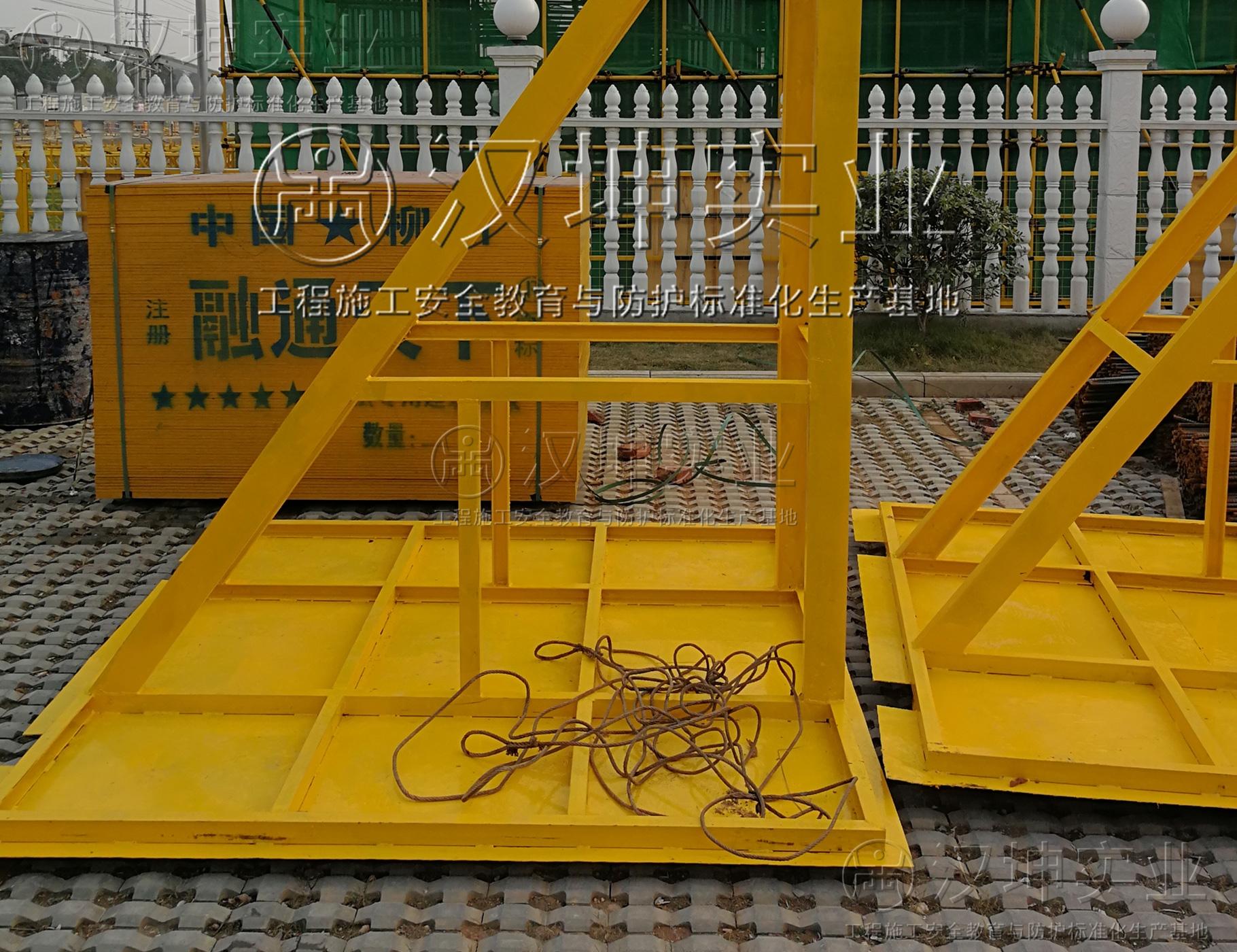 電梯井操作平臺(tái)案例圖