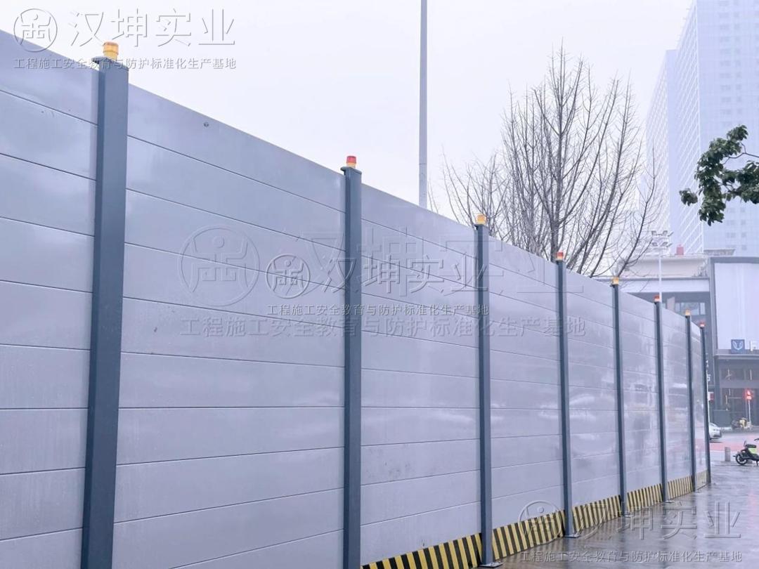 圍擋案例丨加速度+真實(shí)力，長沙天心區(qū)勞動西路采用漢坤1007款圍擋圍住待拆老破小